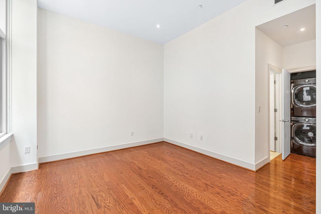 23 S 23RD STREET 2L