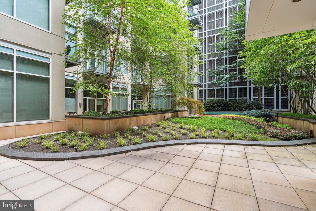 23 S 23RD STREET 2L