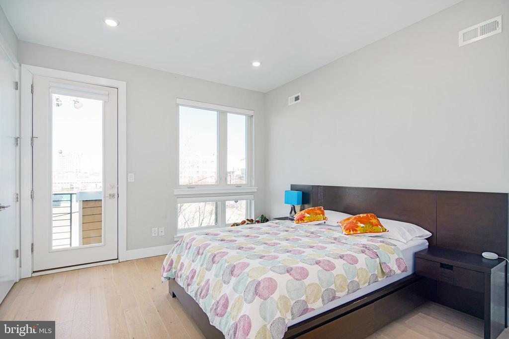 1839-47 BLAIR ST #8