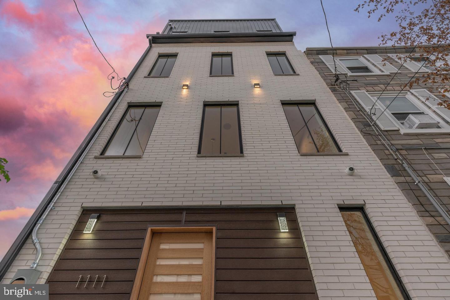 1111 E Dunton St