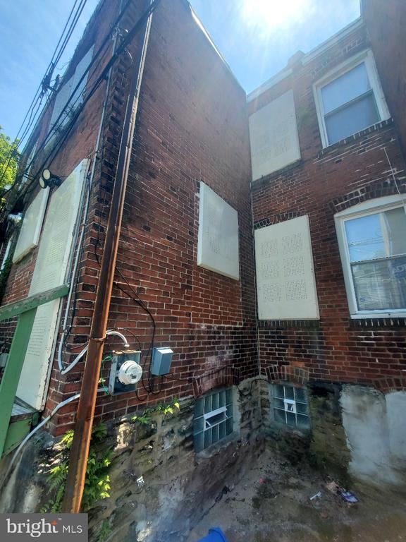 1929 W Sparks St