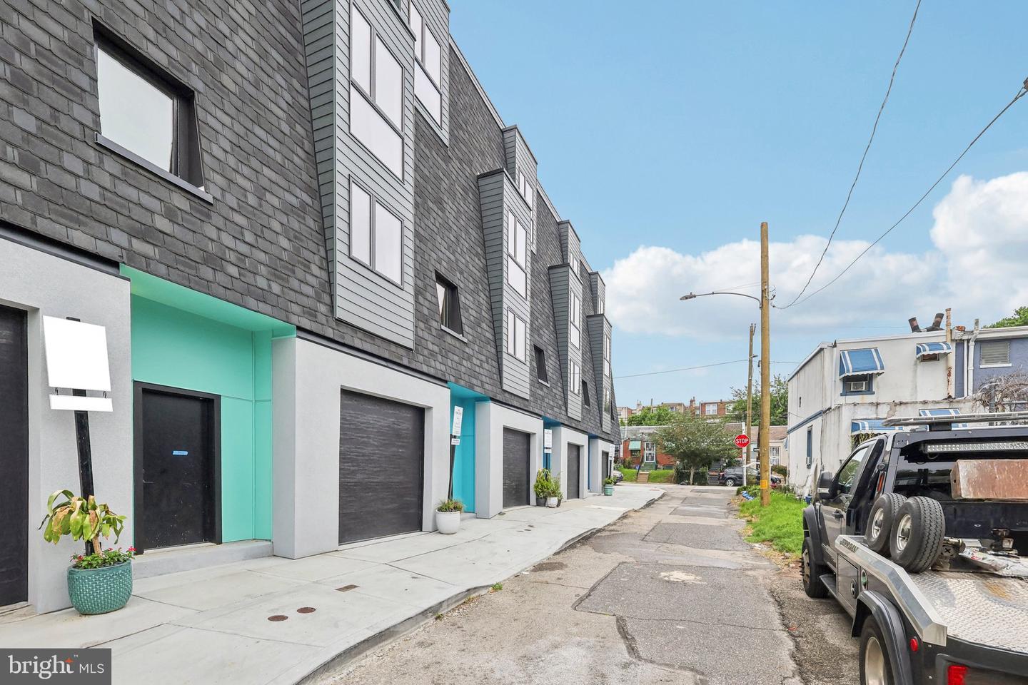 W Lippincott St