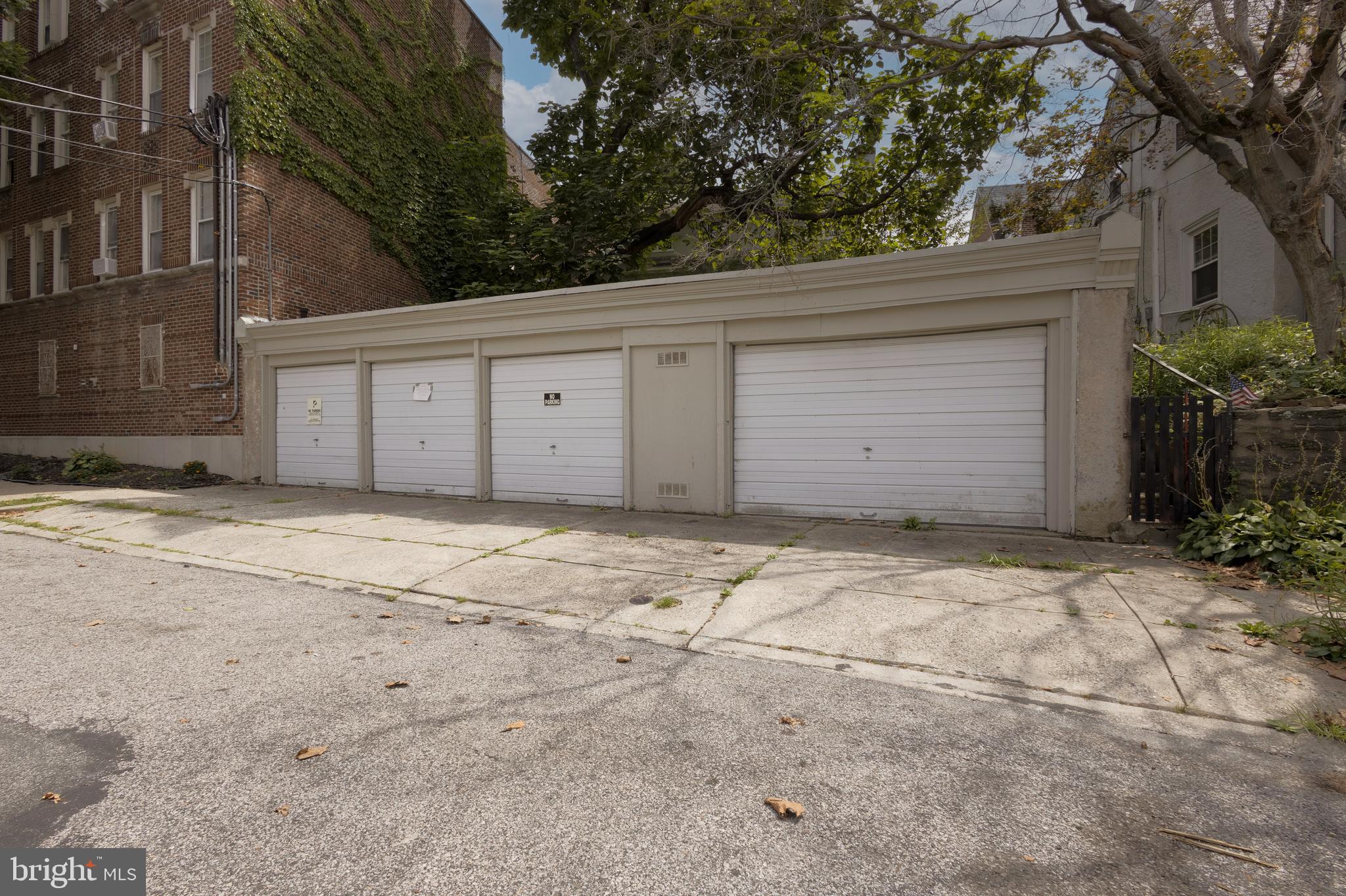 217 Idell St