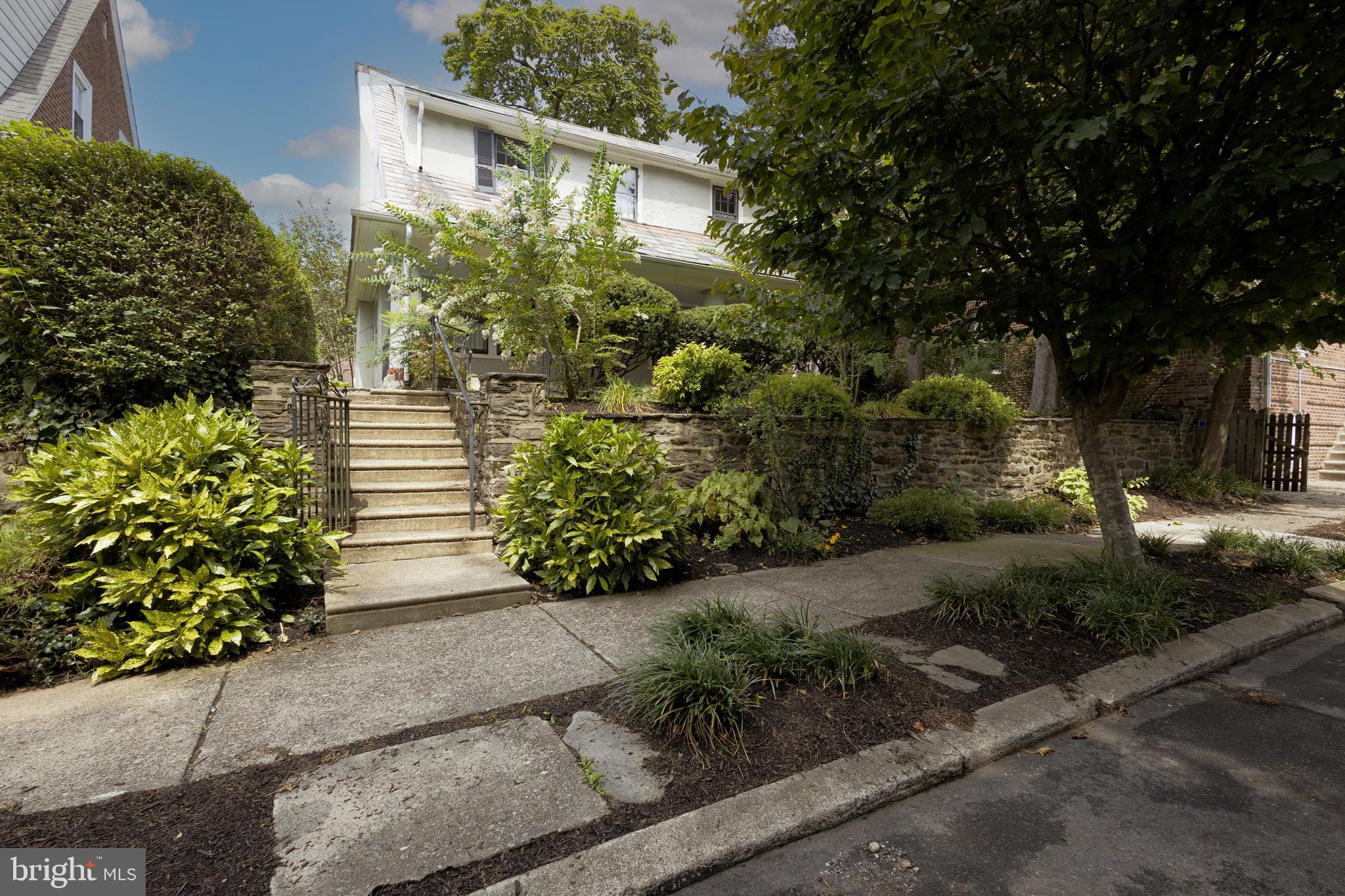 217 Idell St