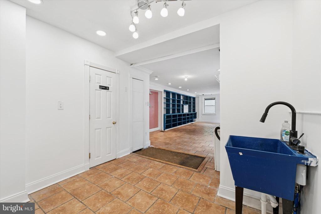 2621 Sepviva St