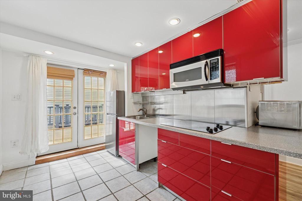 2621 Sepviva St