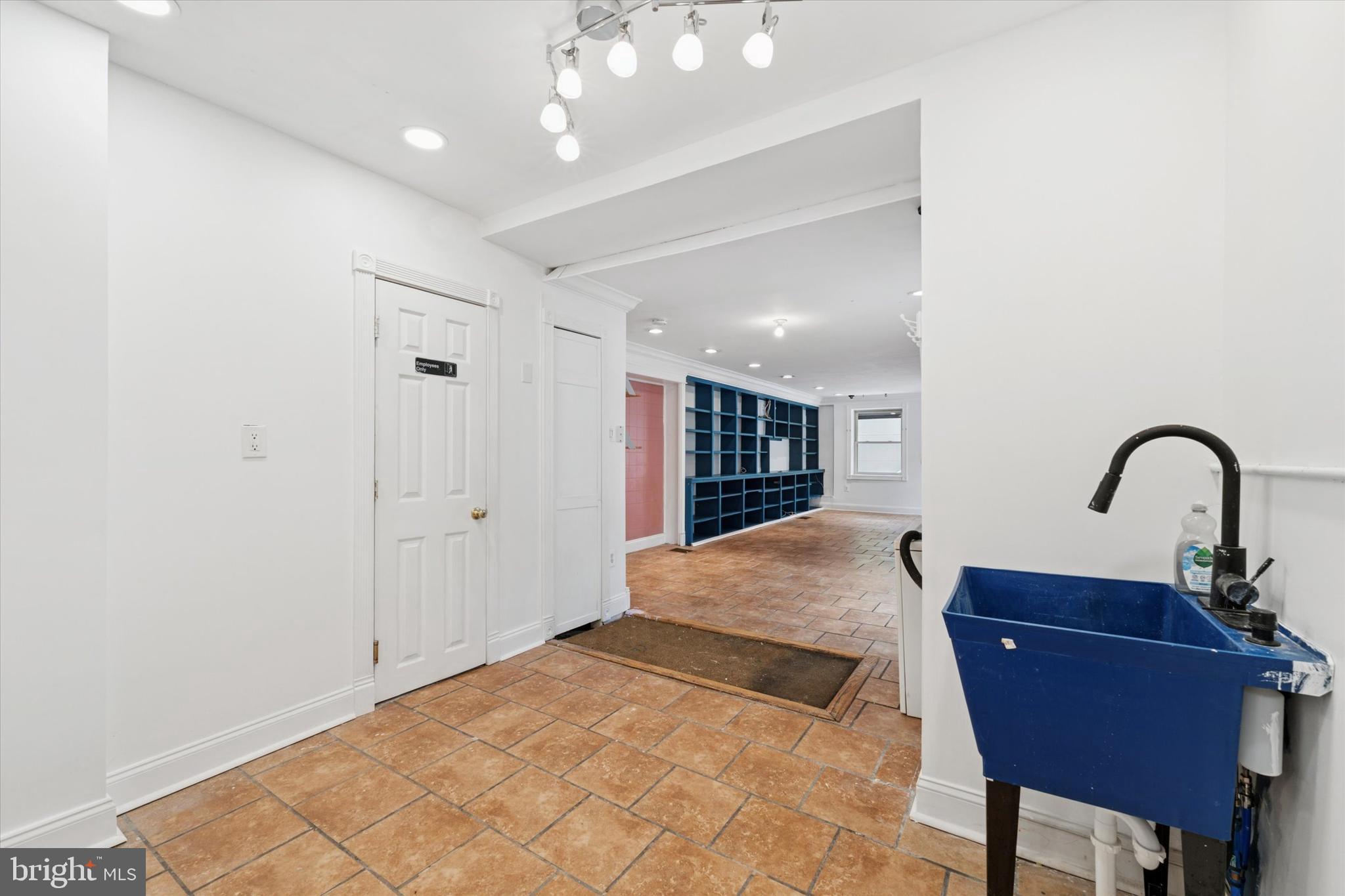 2621 Sepviva St