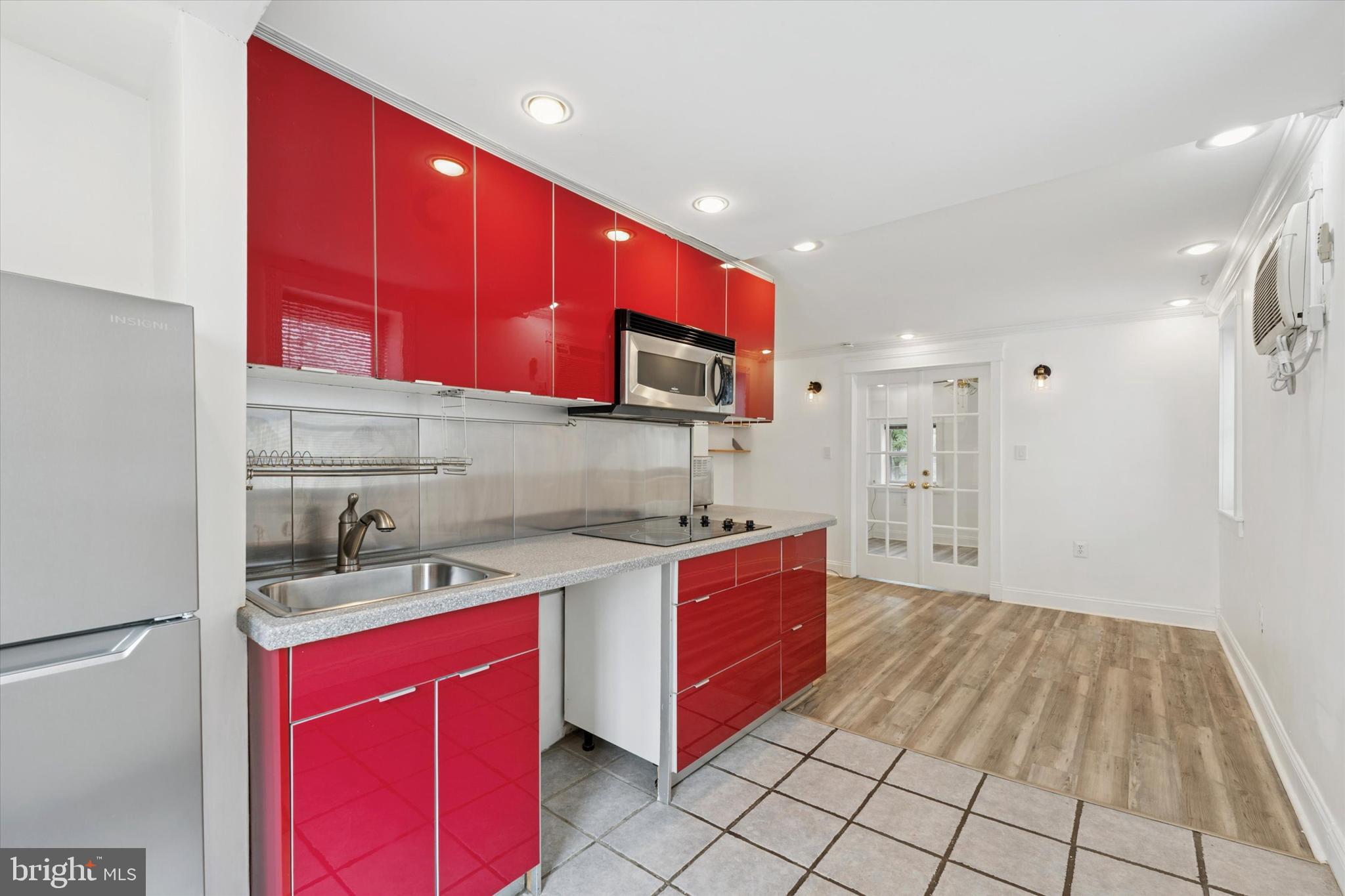 2621 Sepviva St