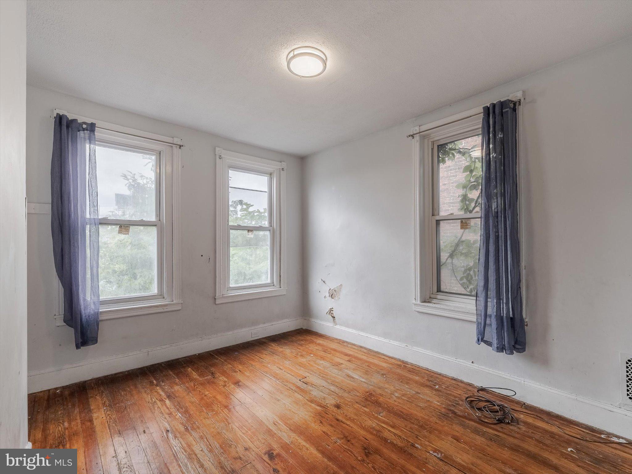 242 W BERKLEY