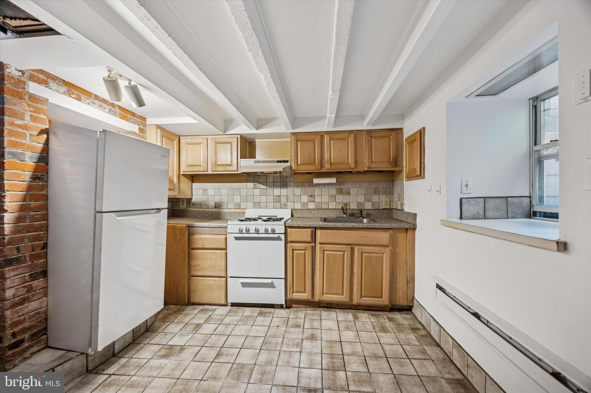 536 MONTROSE STREET B