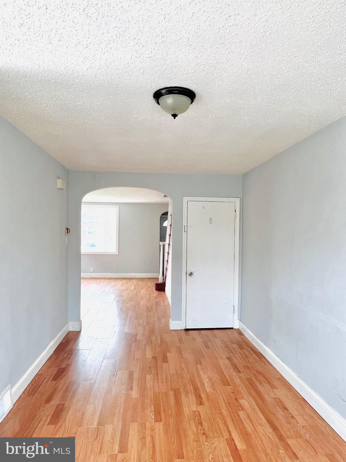 1033 Longshore Ave