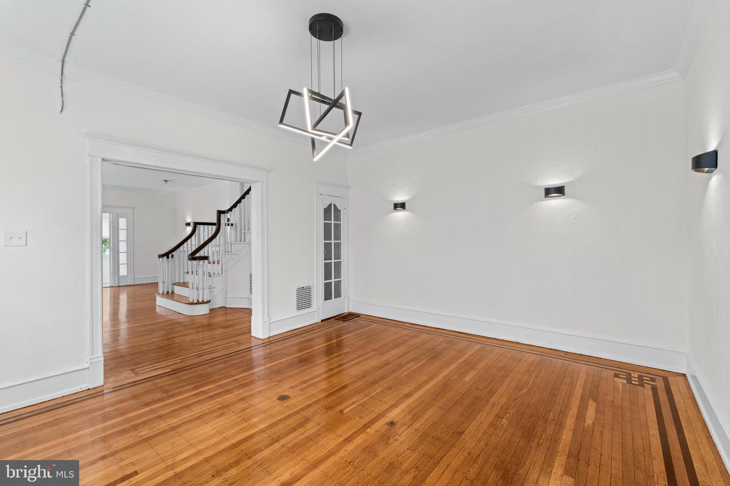 4845 Pulaski Ave