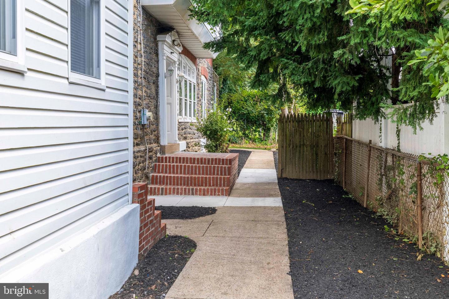 4845 Pulaski Ave