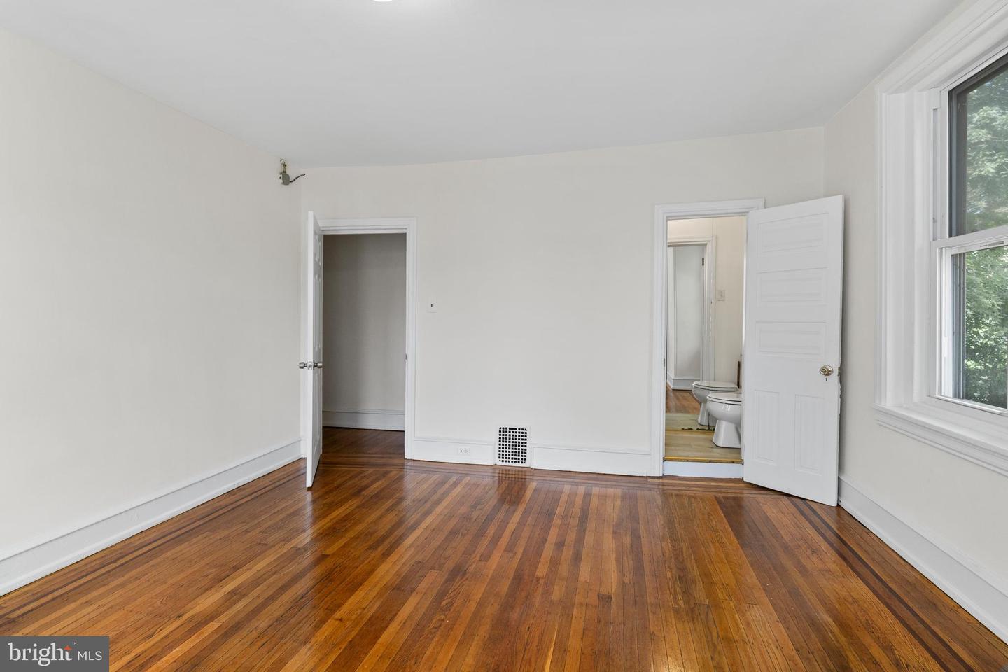 4845 Pulaski Ave