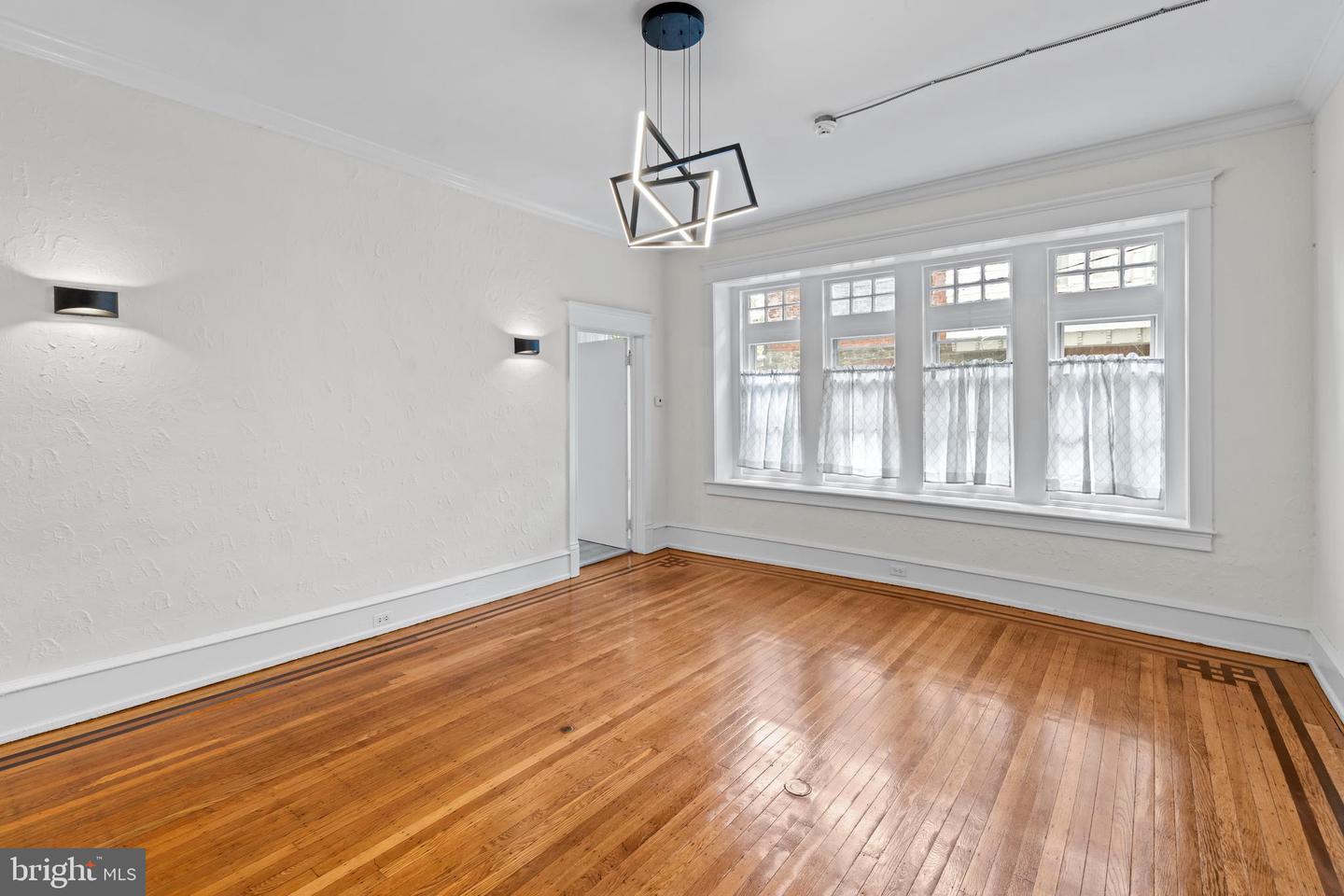 4845 Pulaski Ave