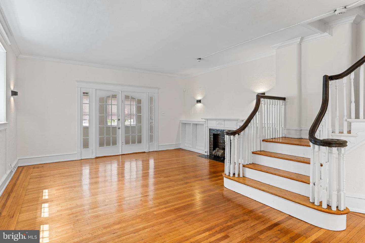 4845 Pulaski Ave