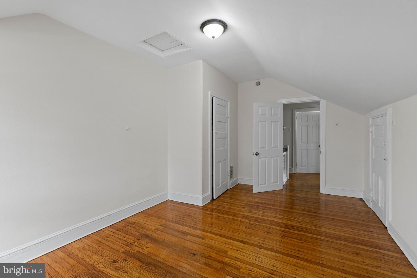 4845 Pulaski Ave
