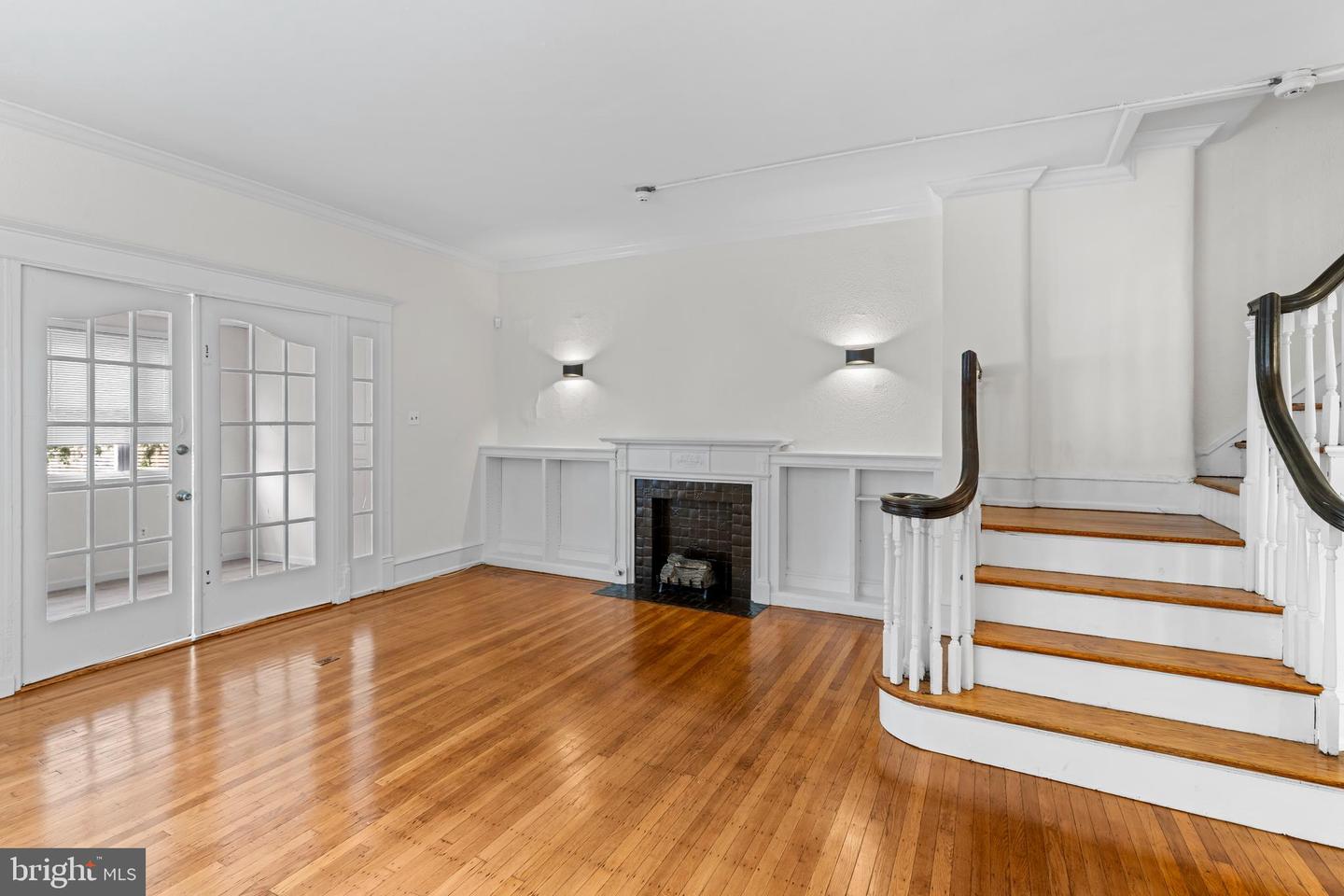 4845 Pulaski Ave