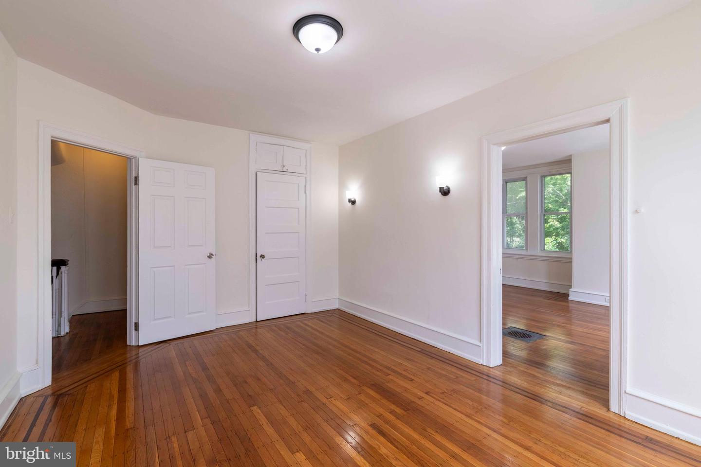 4845 Pulaski Ave