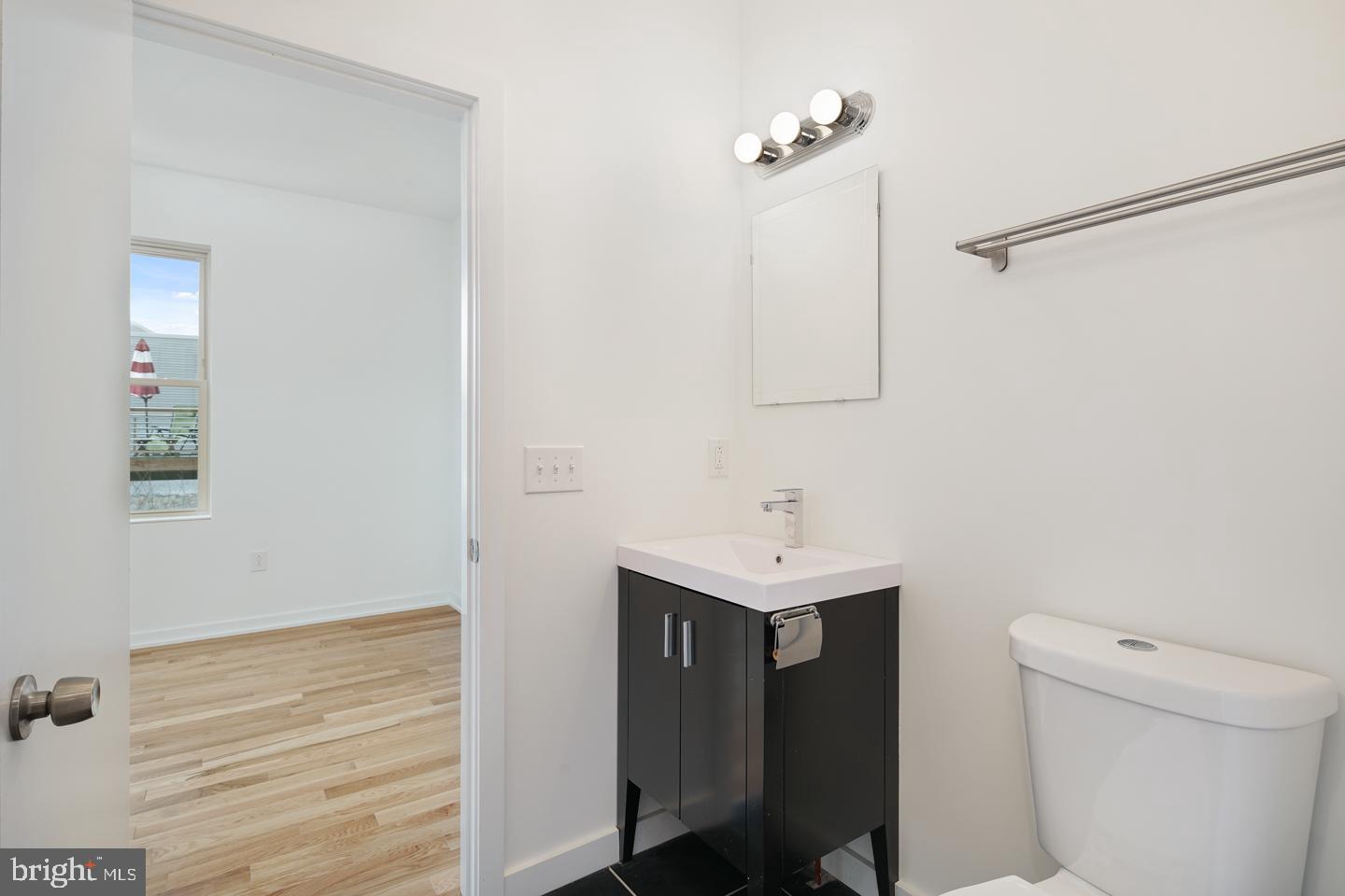 1918 E CUMBERLAND ST #B