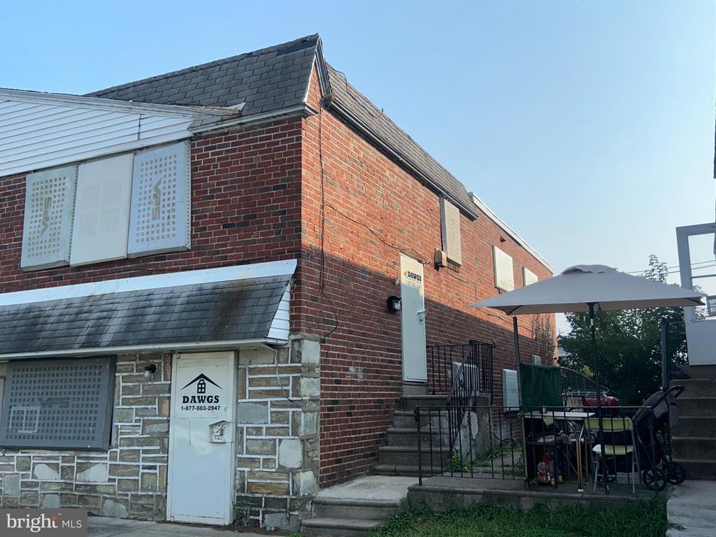 2328 BENSON STREET