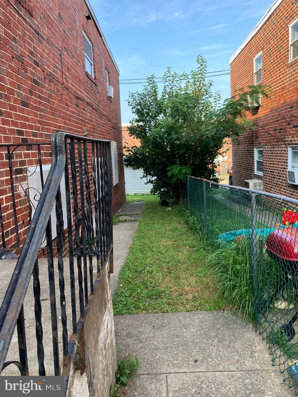 2328 BENSON STREET
