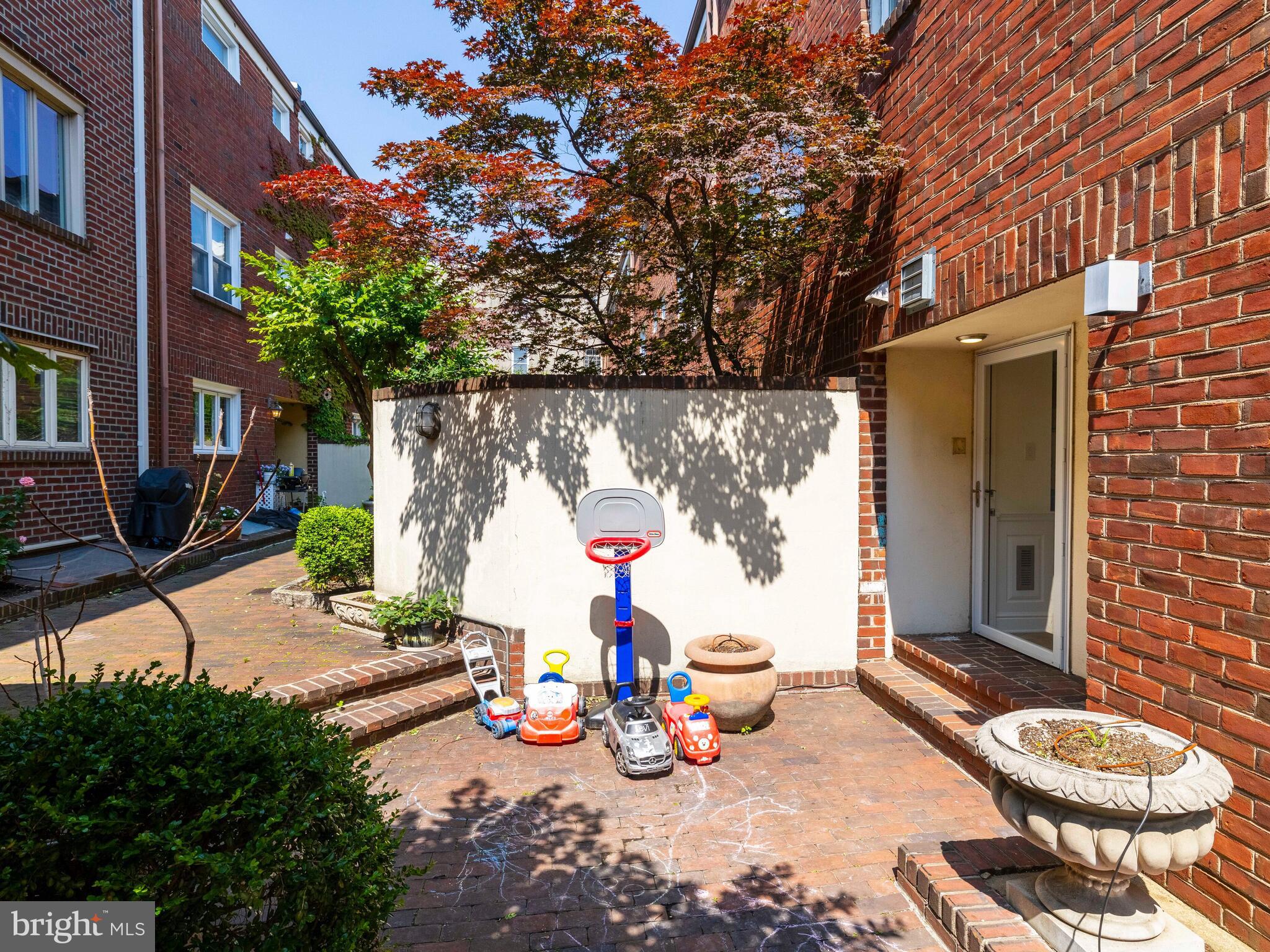104 LOMBARD STREET