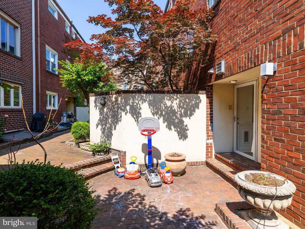 104 LOMBARD STREET