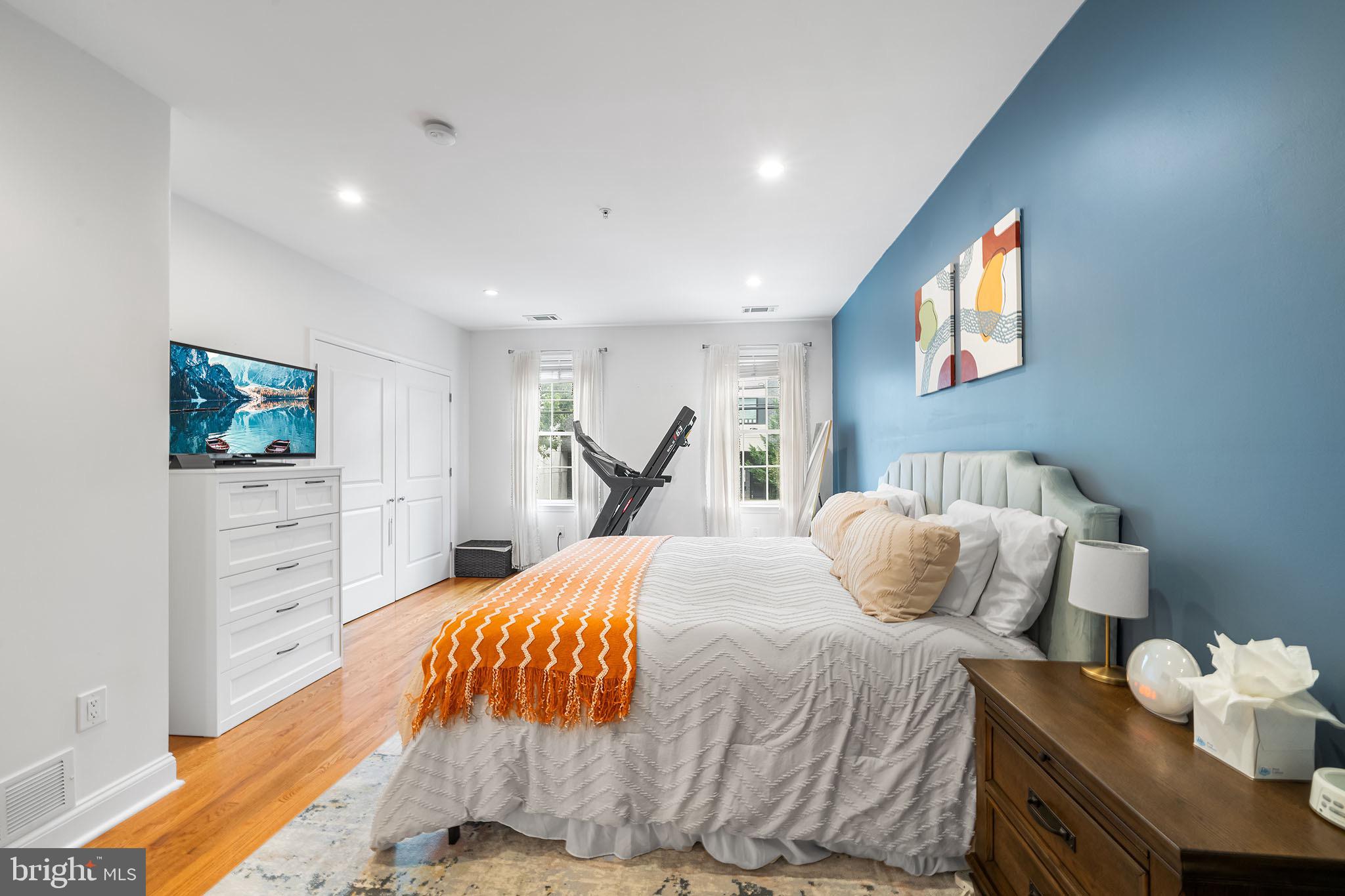 1221 SHACKAMAXON STREET 00 13