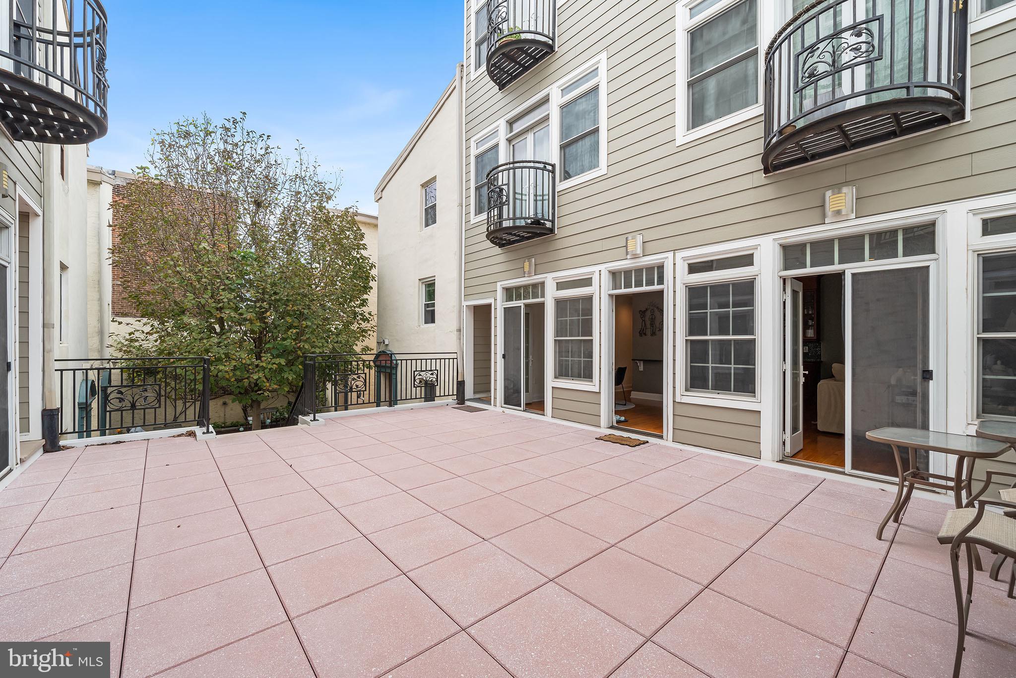 1221 SHACKAMAXON STREET 00 13