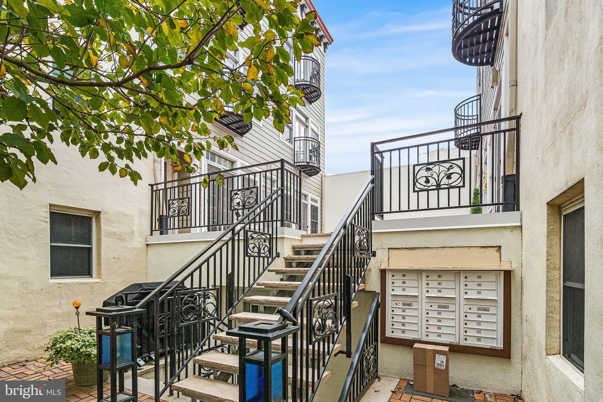 1221 SHACKAMAXON STREET 00 13