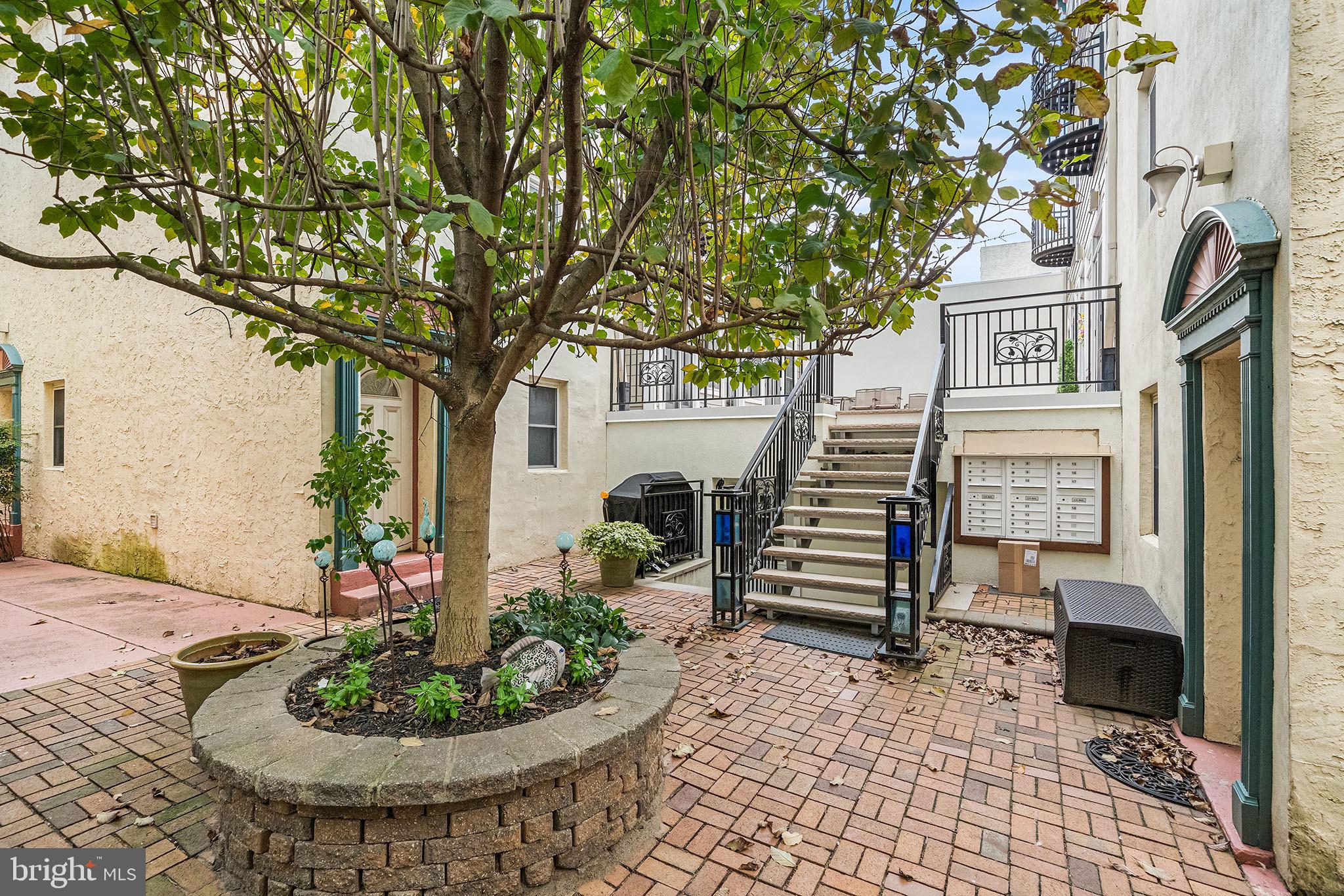 1221 SHACKAMAXON STREET 00 13