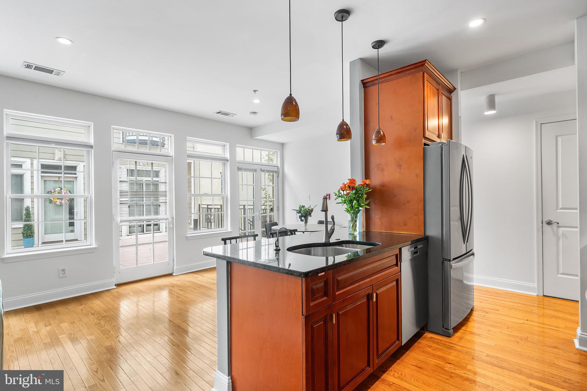 1221 SHACKAMAXON STREET 00 13