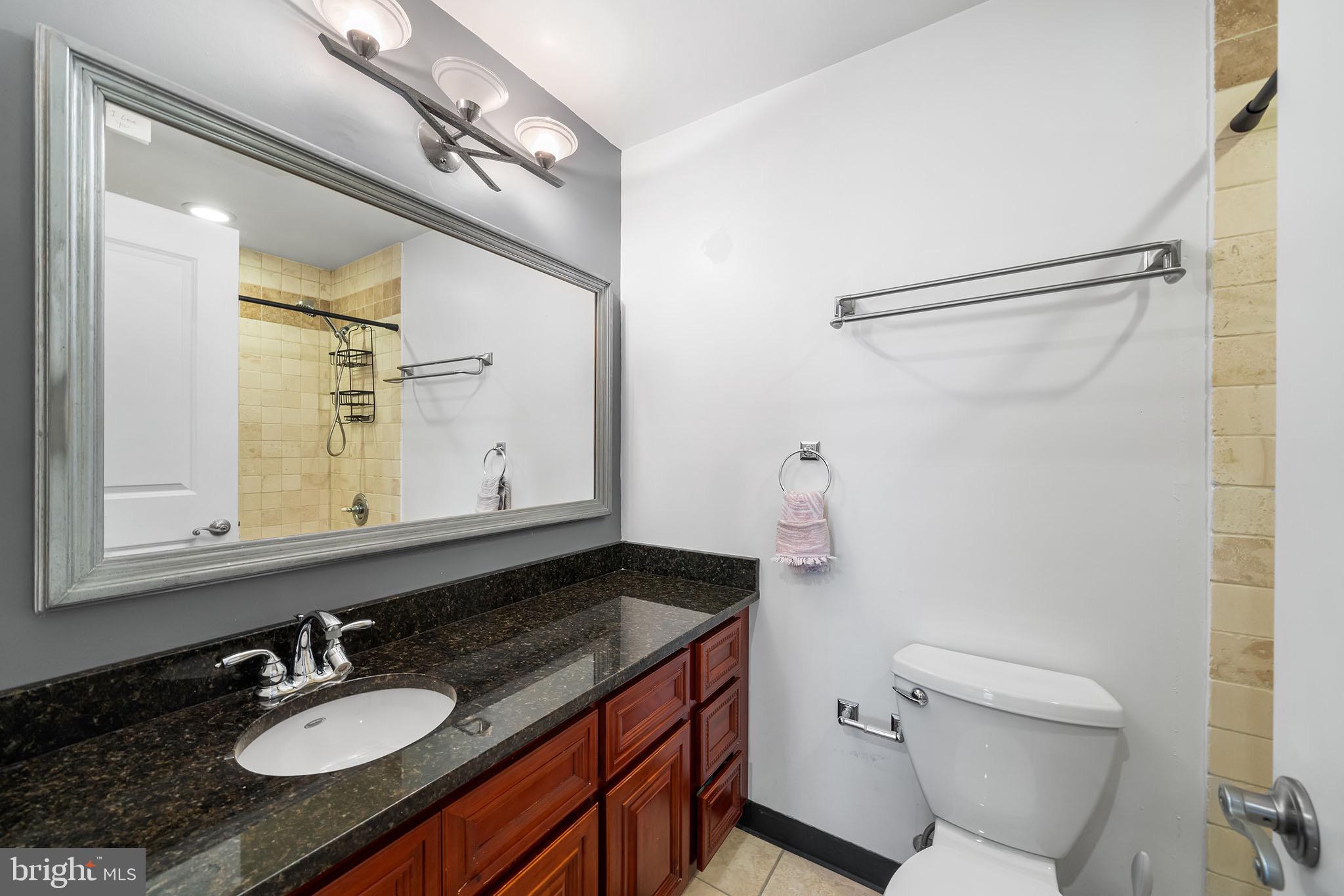 1221 SHACKAMAXON STREET 00 13