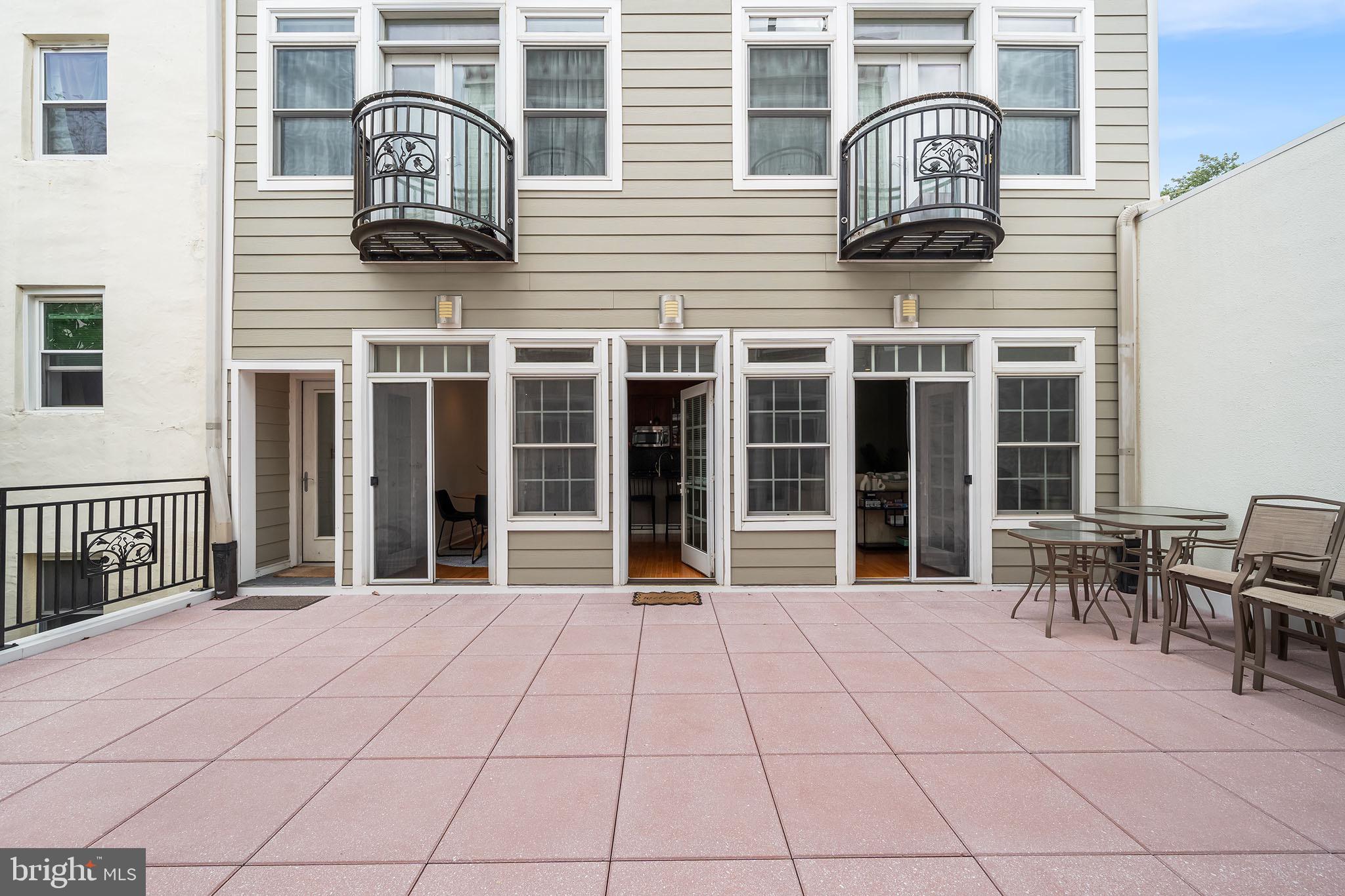 1221 SHACKAMAXON STREET 00 13