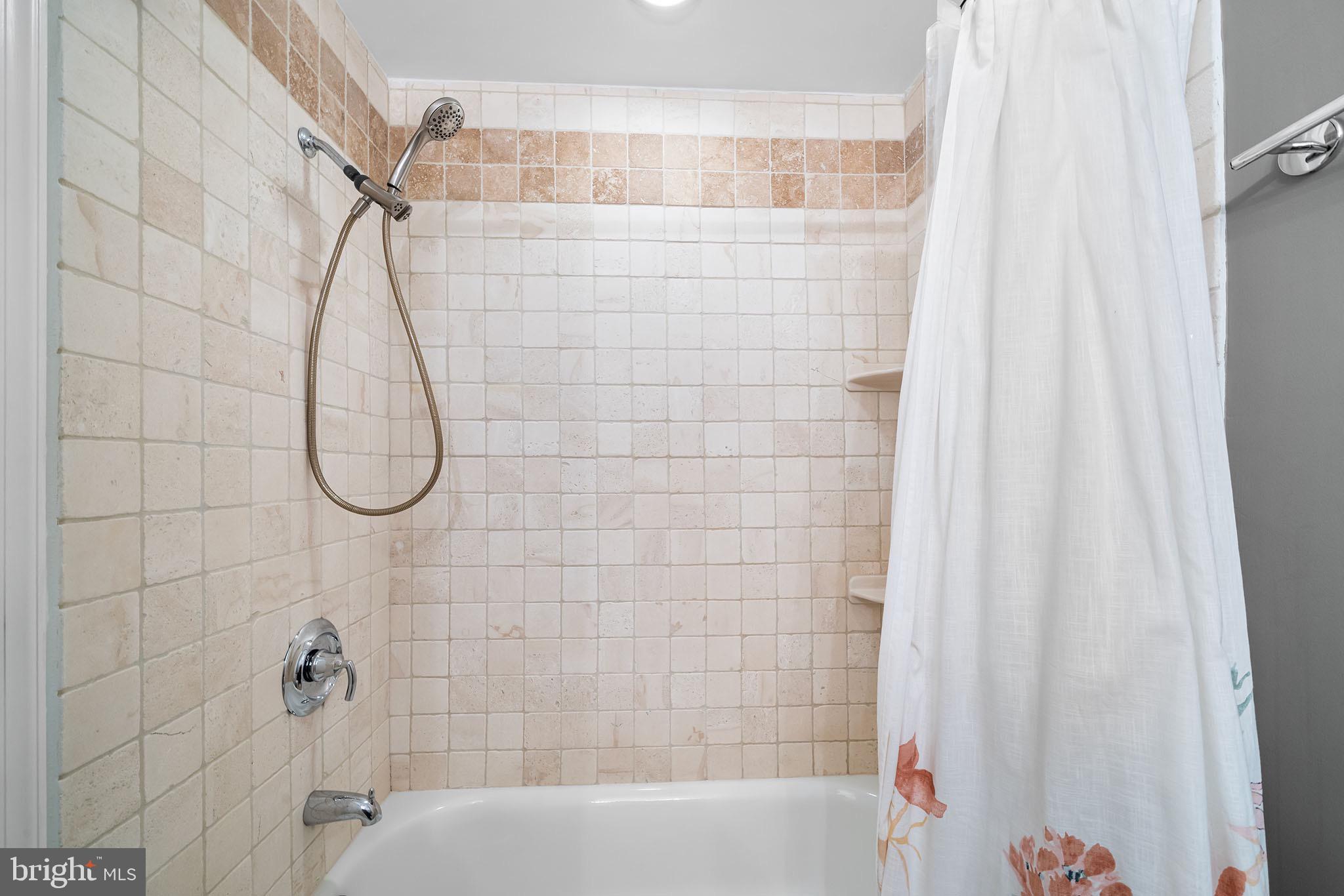 1221 SHACKAMAXON STREET 00 13