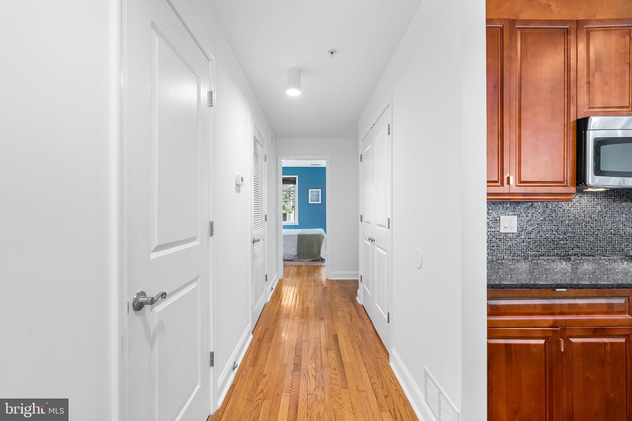 1221 SHACKAMAXON STREET 00 13