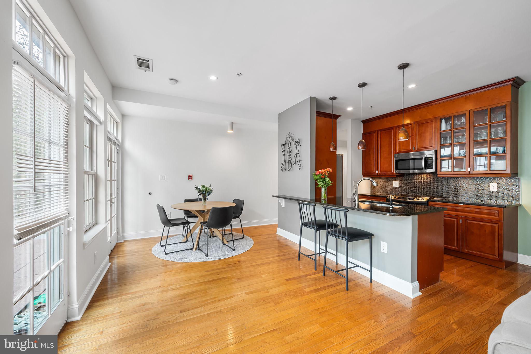 1221 SHACKAMAXON STREET 00 13
