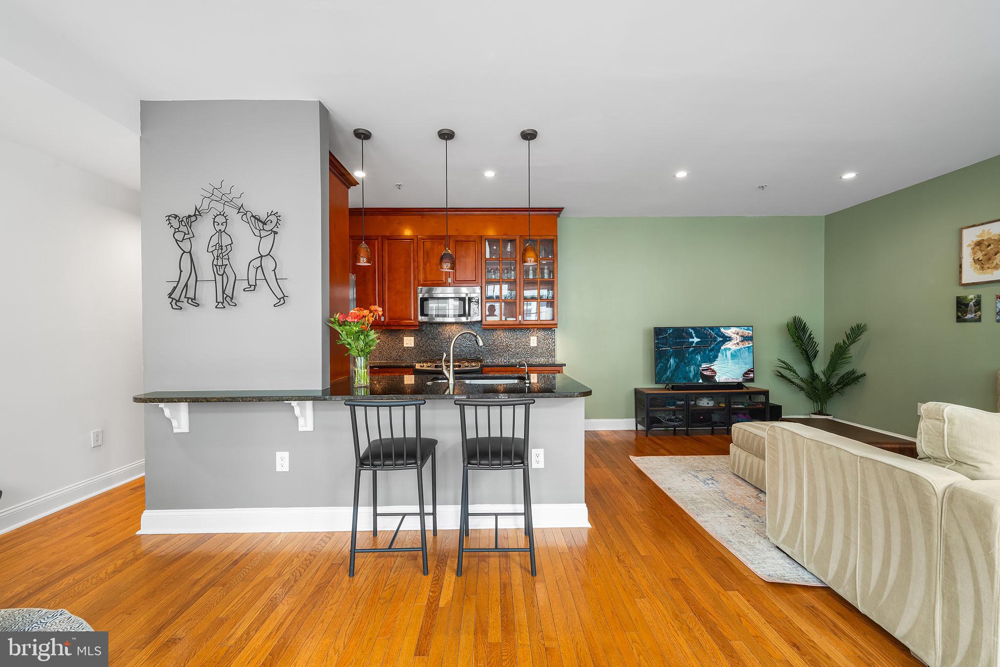 1221 SHACKAMAXON STREET 00 13