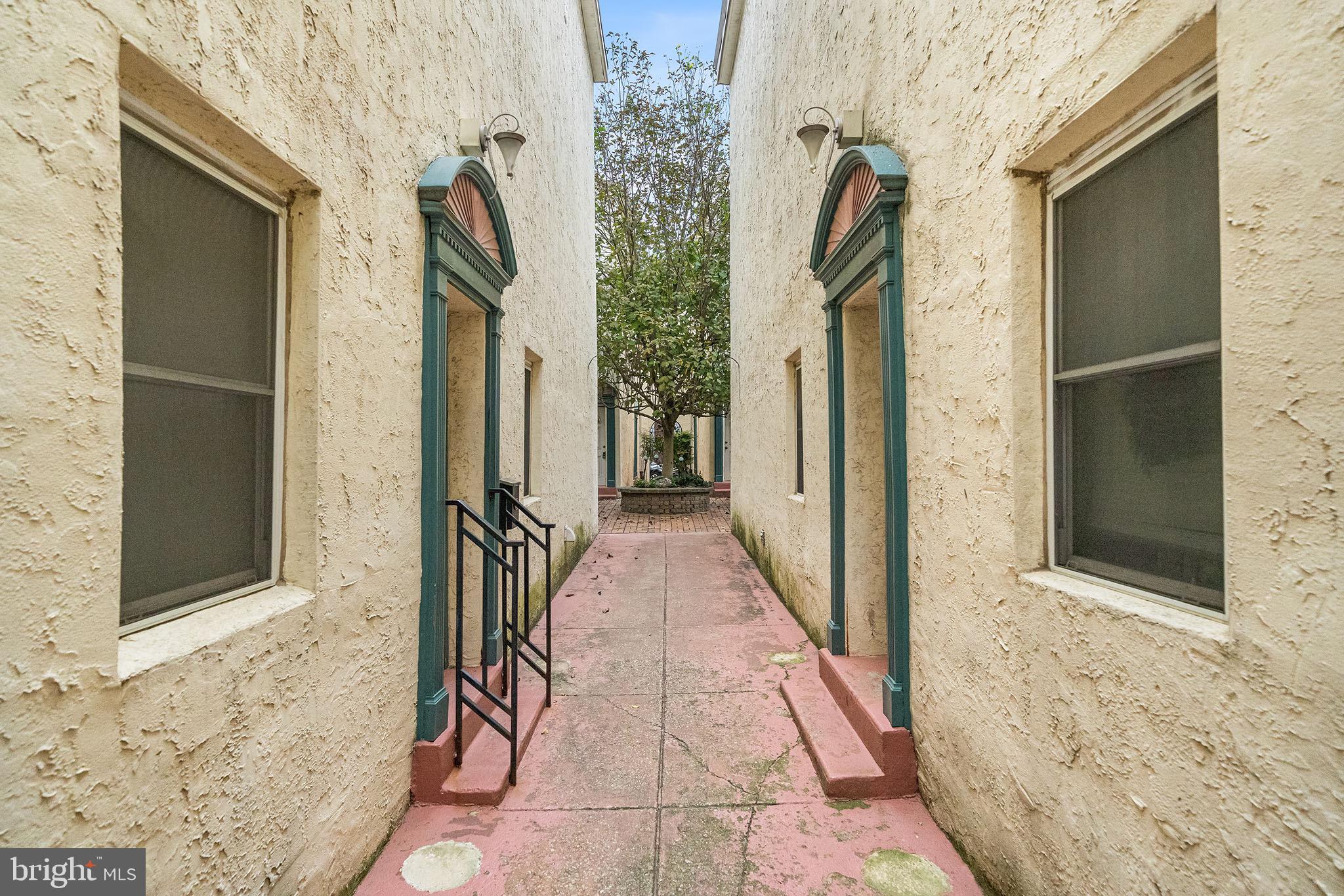 1221 SHACKAMAXON STREET 00 13