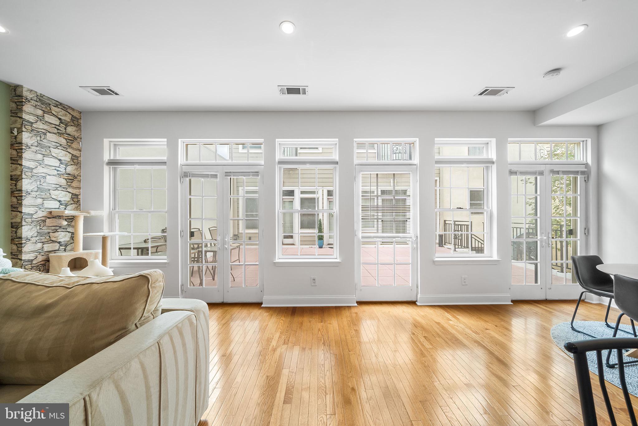 1221 SHACKAMAXON STREET 00 13