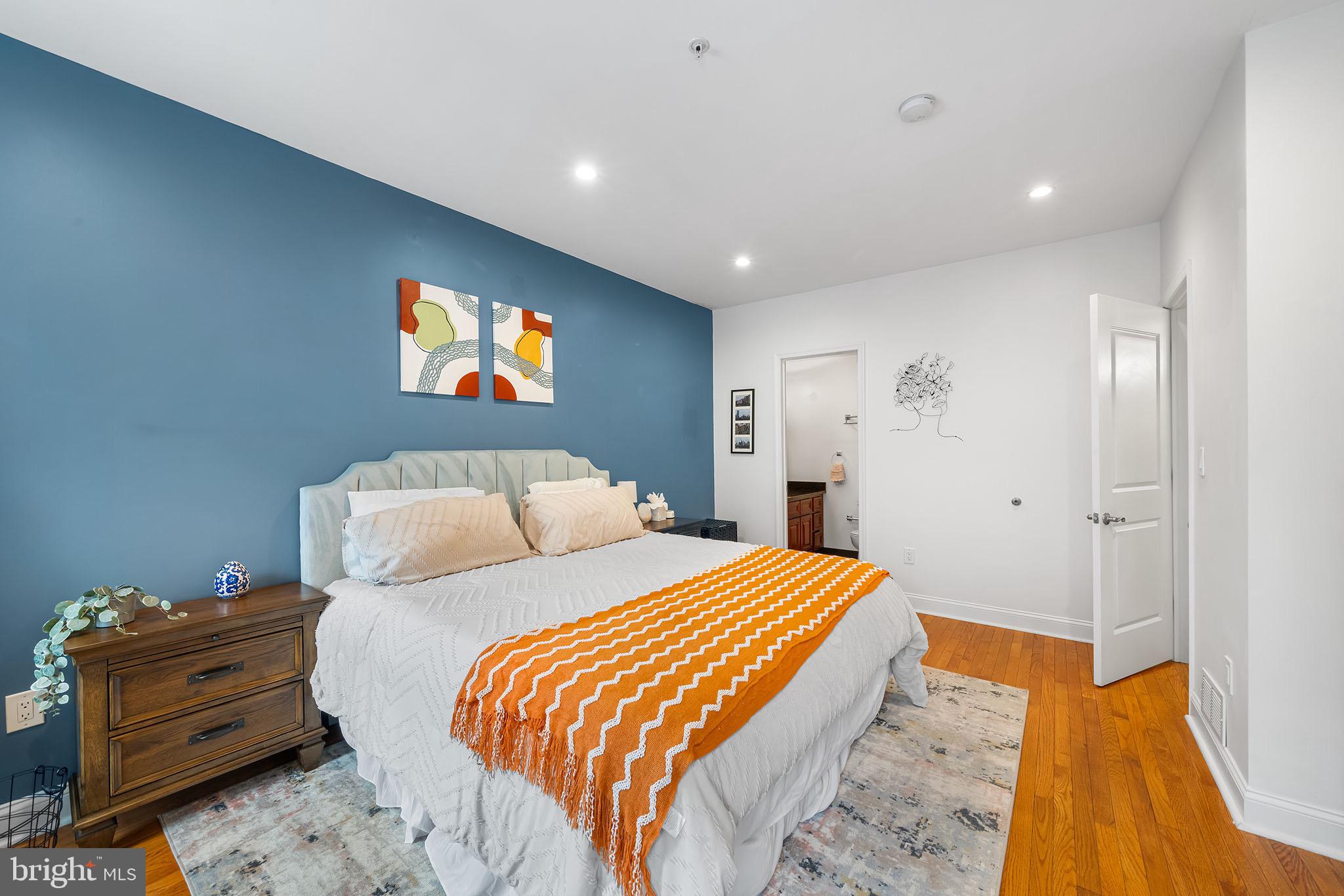 1221 SHACKAMAXON STREET 00 13