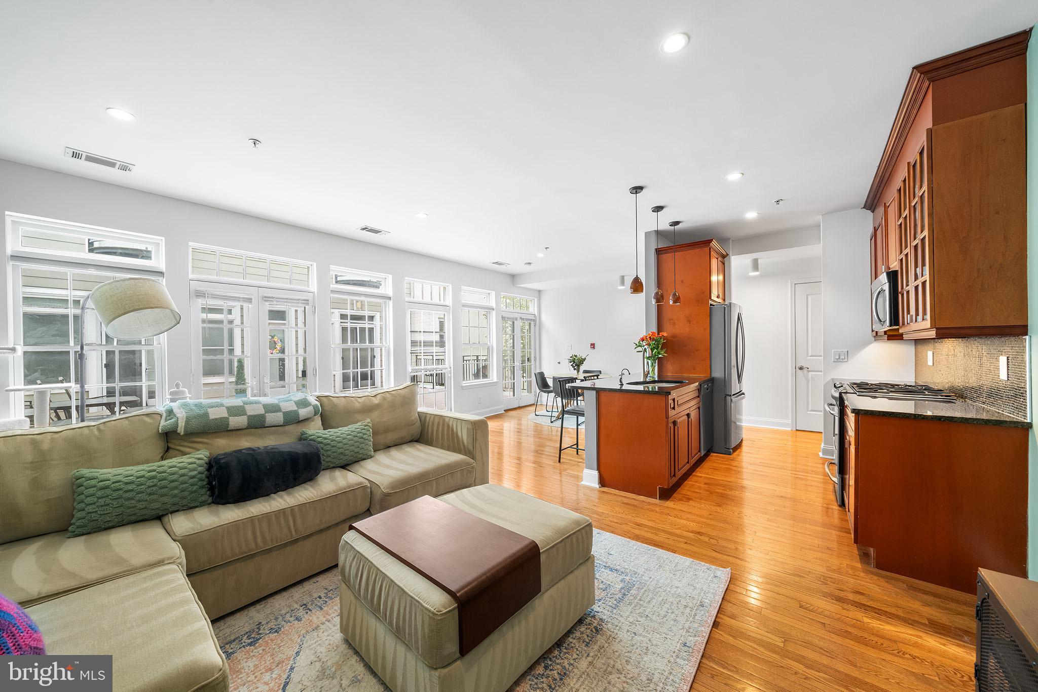 1221 SHACKAMAXON STREET 00 13