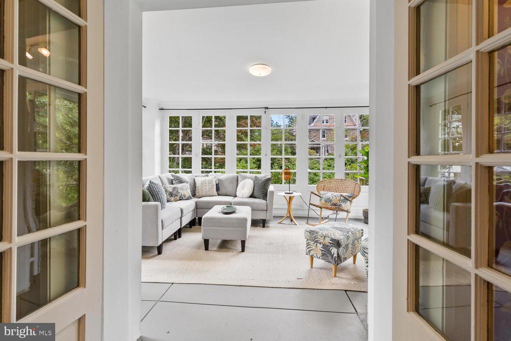 120 W SPRINGFIELD AVENUE