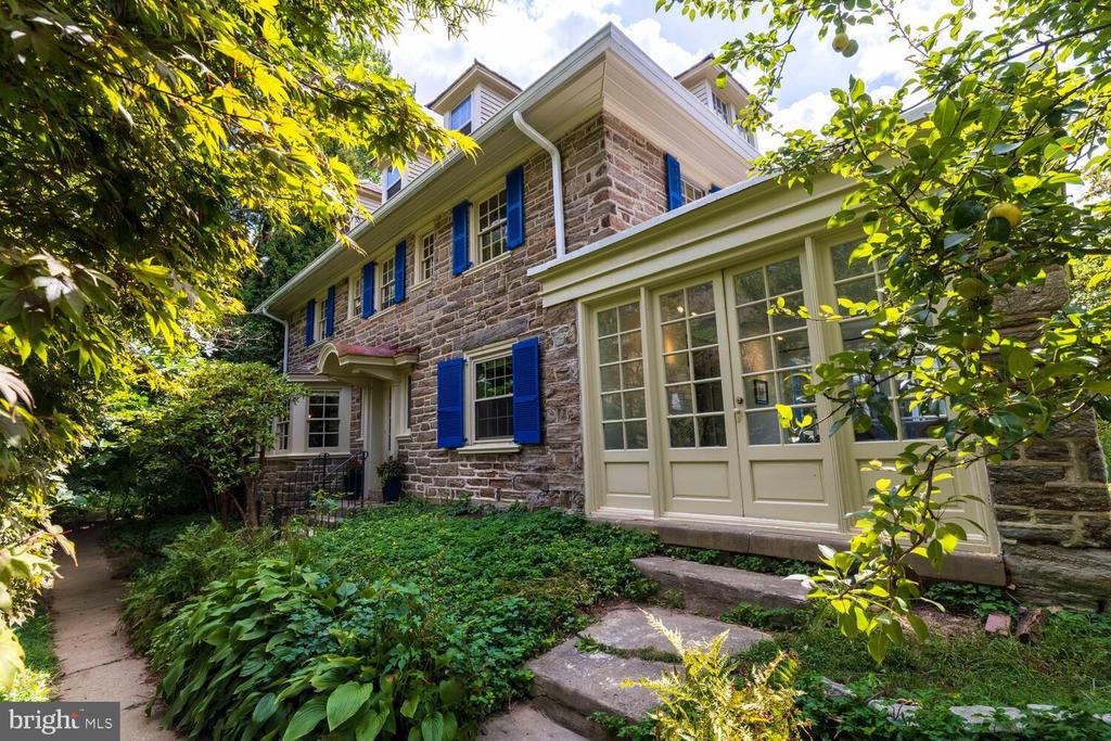 120 W SPRINGFIELD AVENUE