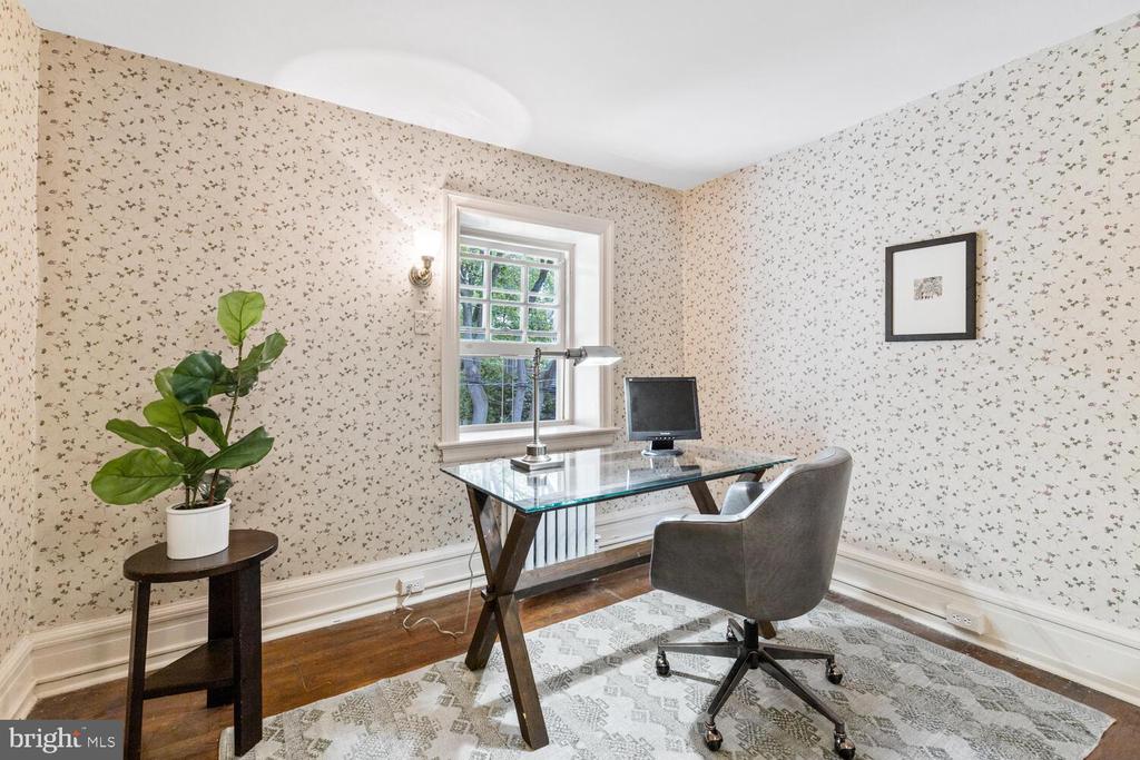 120 W SPRINGFIELD AVENUE