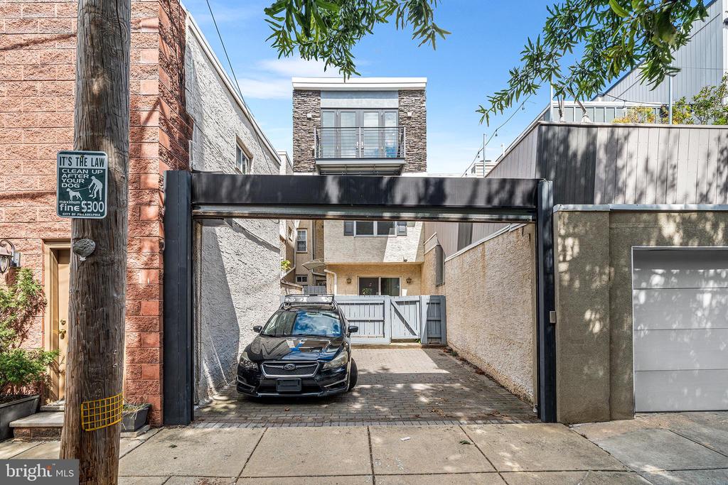 2140 CATHARINE STREET