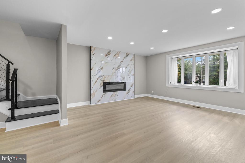1051 E VERNON ROAD