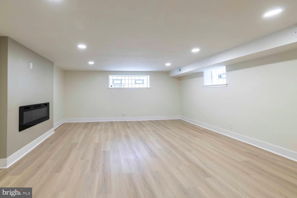 1051 E VERNON ROAD