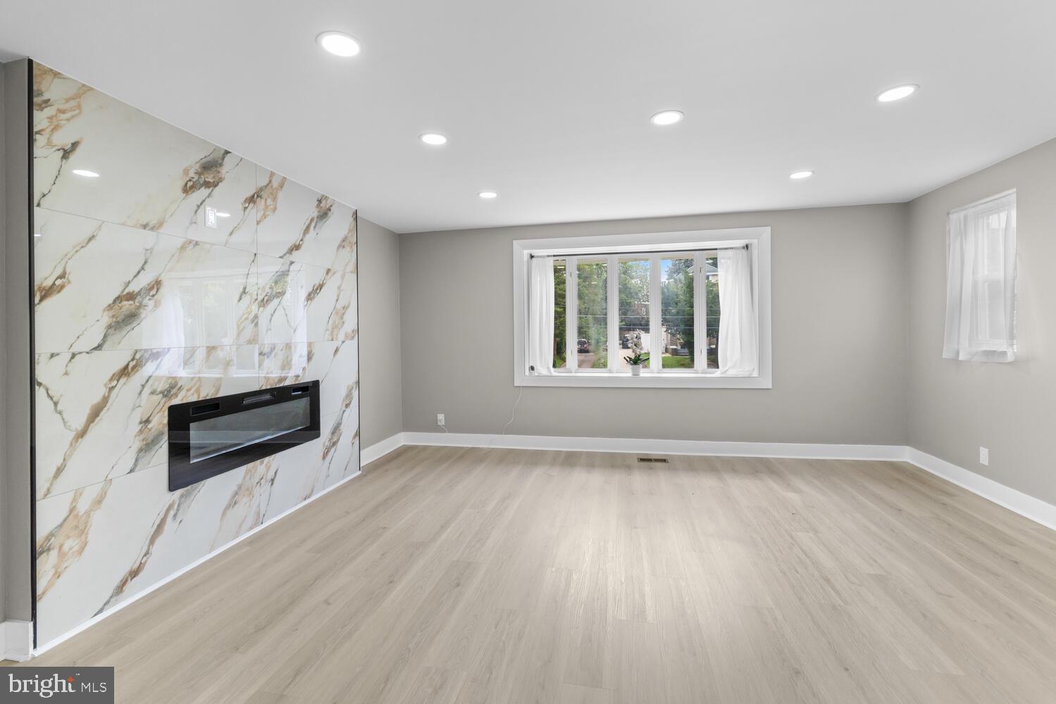 1051 E VERNON ROAD